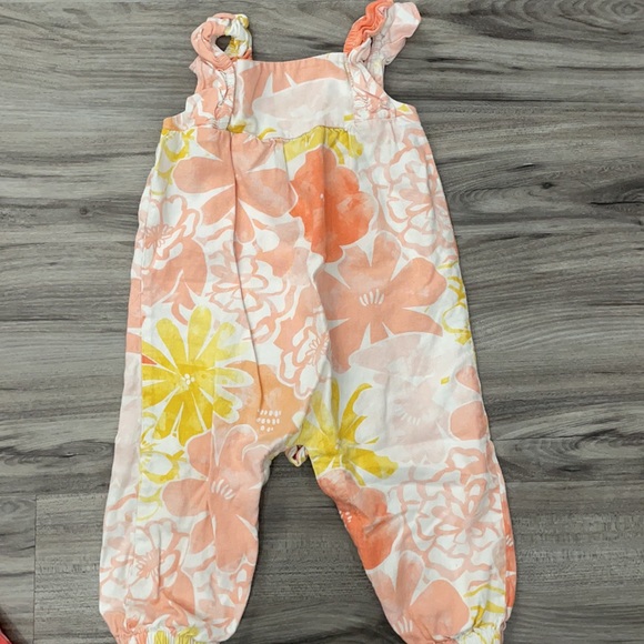 AMAZING PACKAGE DEAL: All Girls Hawaiian themed outfits - Picture 8 of 8